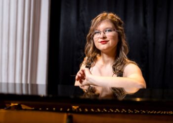 МИЛИЦА ОПАЧИЋ: ПУТОВАЊЕ У БОМБОНИЈУ