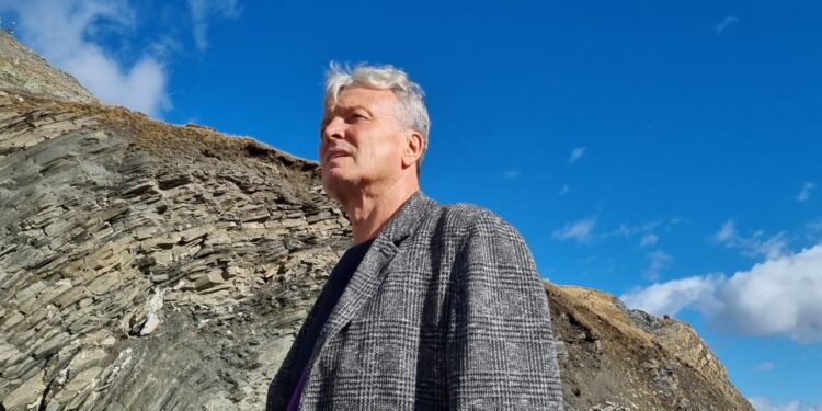 МИЋО М. САВАНОВИЋ: ОДНОС ЧОВЕКА ПРЕМА ИСТИНИ СУШТИНСКИ МЕЊА СВЕТ